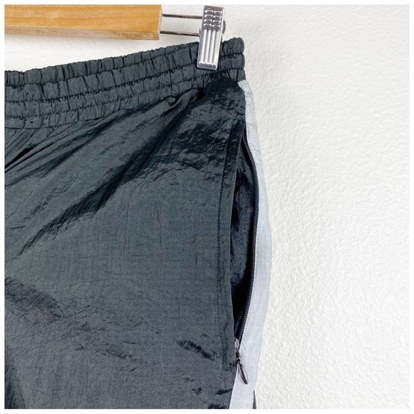 Givenchy Vintage Active Black Windbreaker Pants Size Medium - Picture 5 of 8